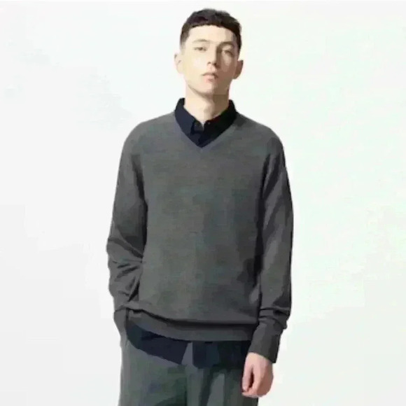 Uniqlo Merino Wool V-Neck Sweater - Picture 1 of 5